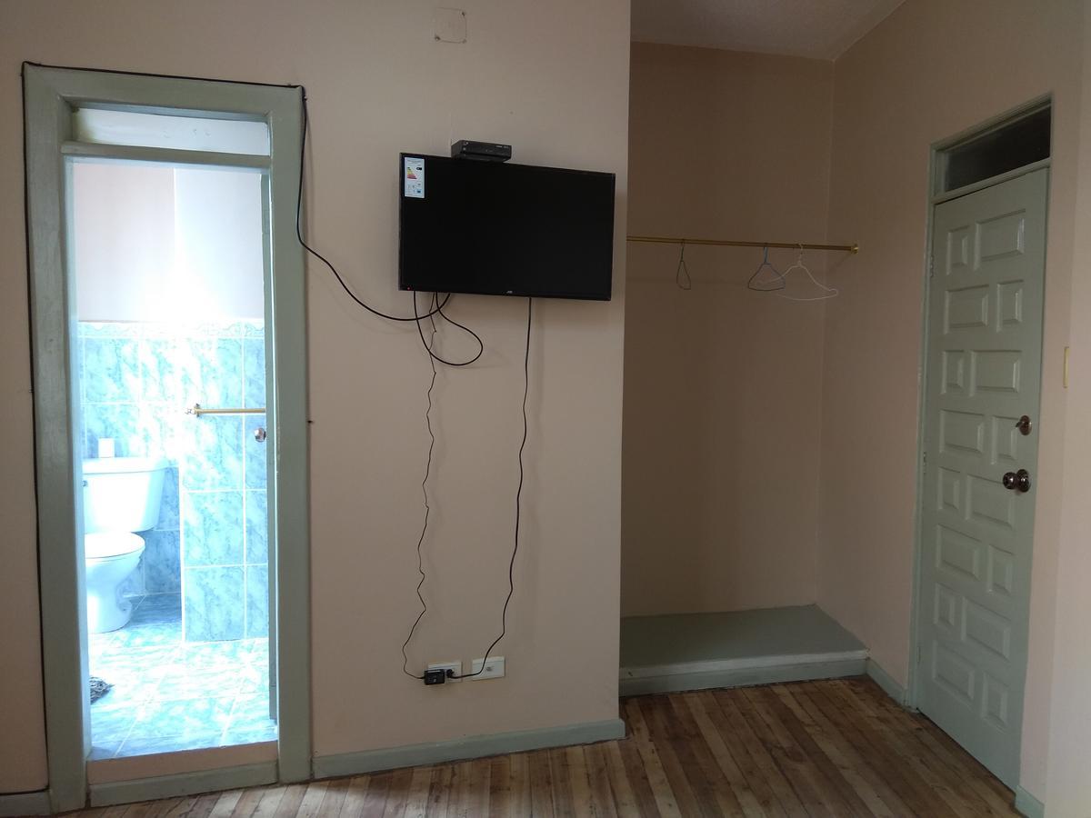 Hostal Mediodia Кіто Екстер'єр фото