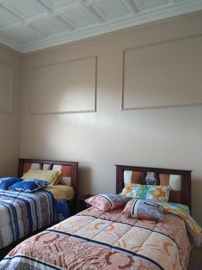 Hostal Mediodia Кіто Екстер'єр фото