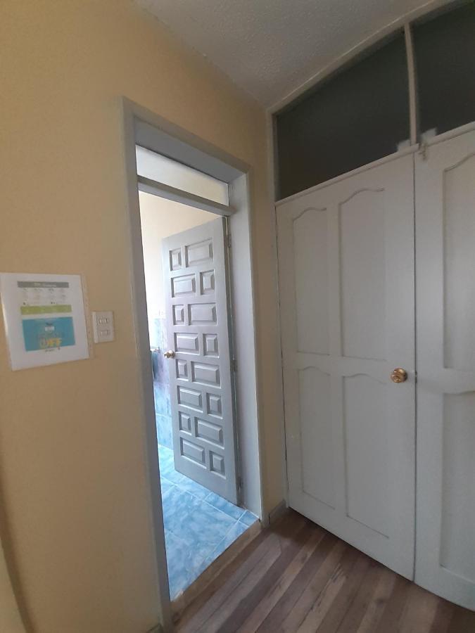 Hostal Mediodia Кіто Екстер'єр фото