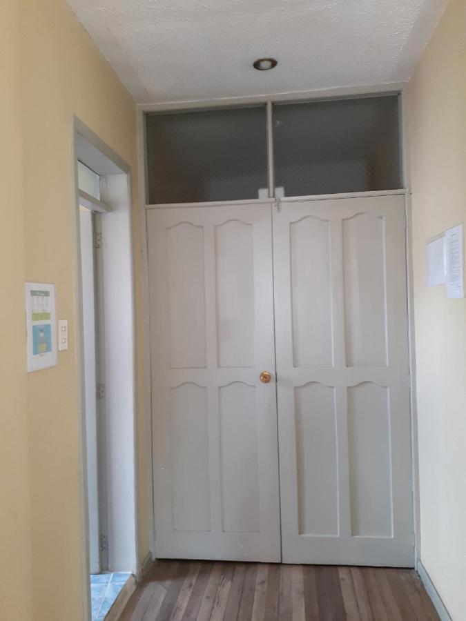 Hostal Mediodia Кіто Екстер'єр фото