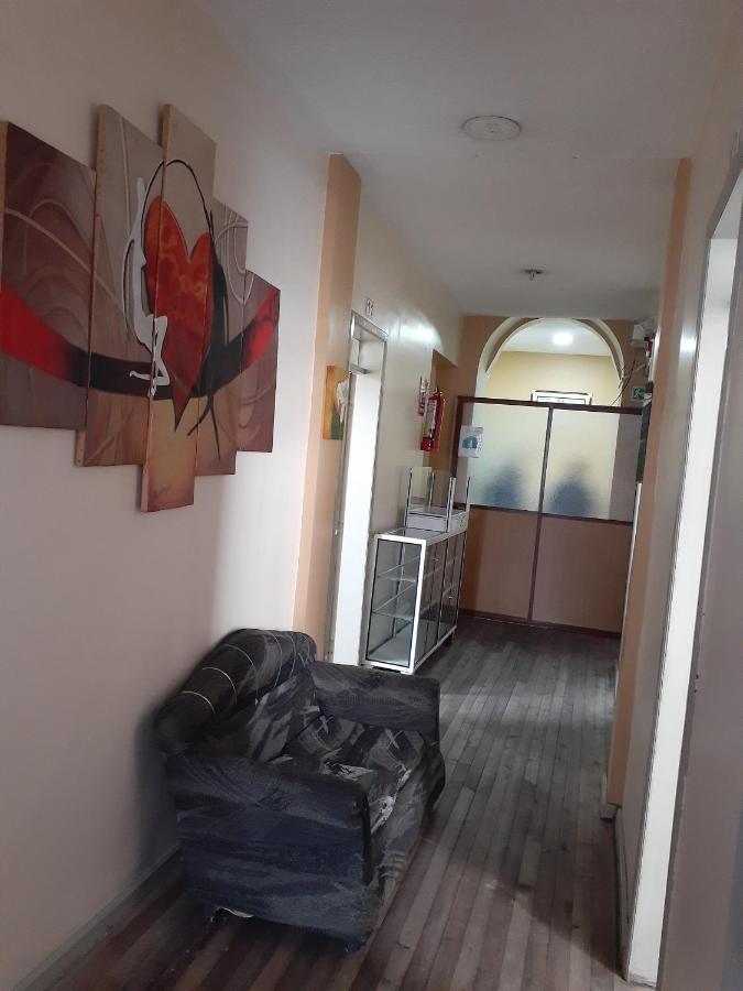 Hostal Mediodia Кіто Екстер'єр фото