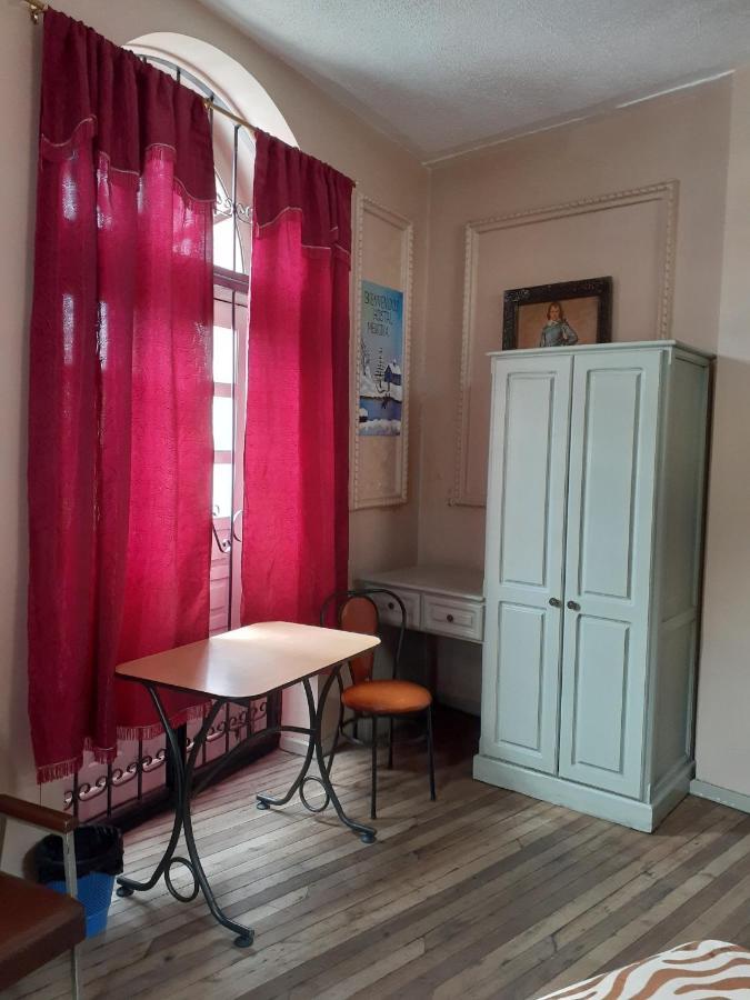 Hostal Mediodia Кіто Екстер'єр фото