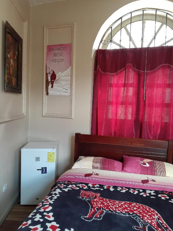 Hostal Mediodia Кіто Екстер'єр фото