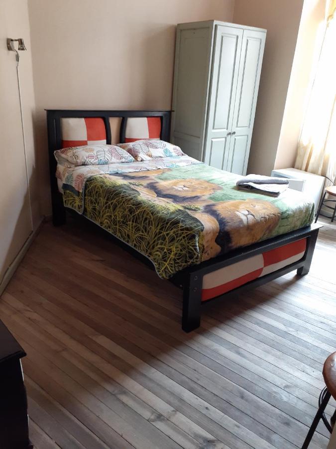 Hostal Mediodia Кіто Екстер'єр фото