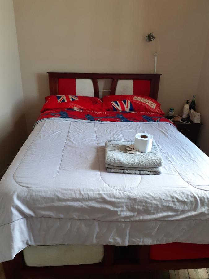 Hostal Mediodia Кіто Екстер'єр фото