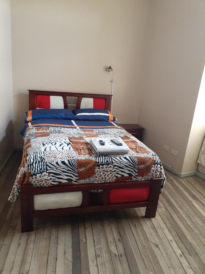 Hostal Mediodia Кіто Екстер'єр фото