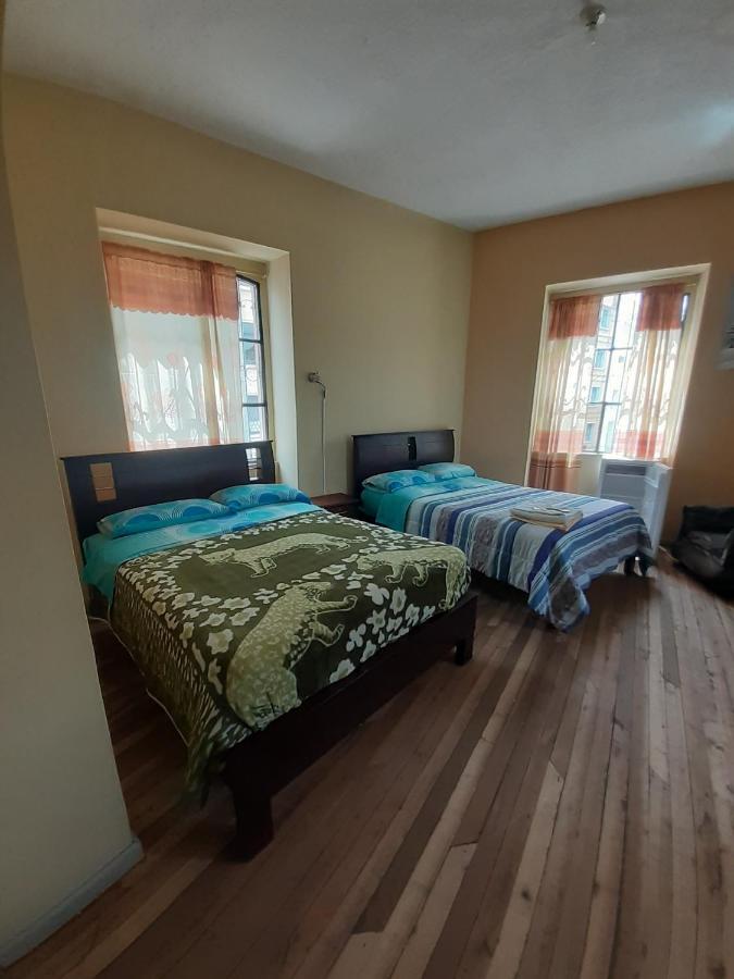 Hostal Mediodia Кіто Екстер'єр фото