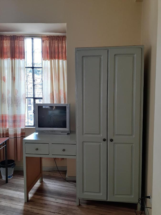 Hostal Mediodia Кіто Екстер'єр фото