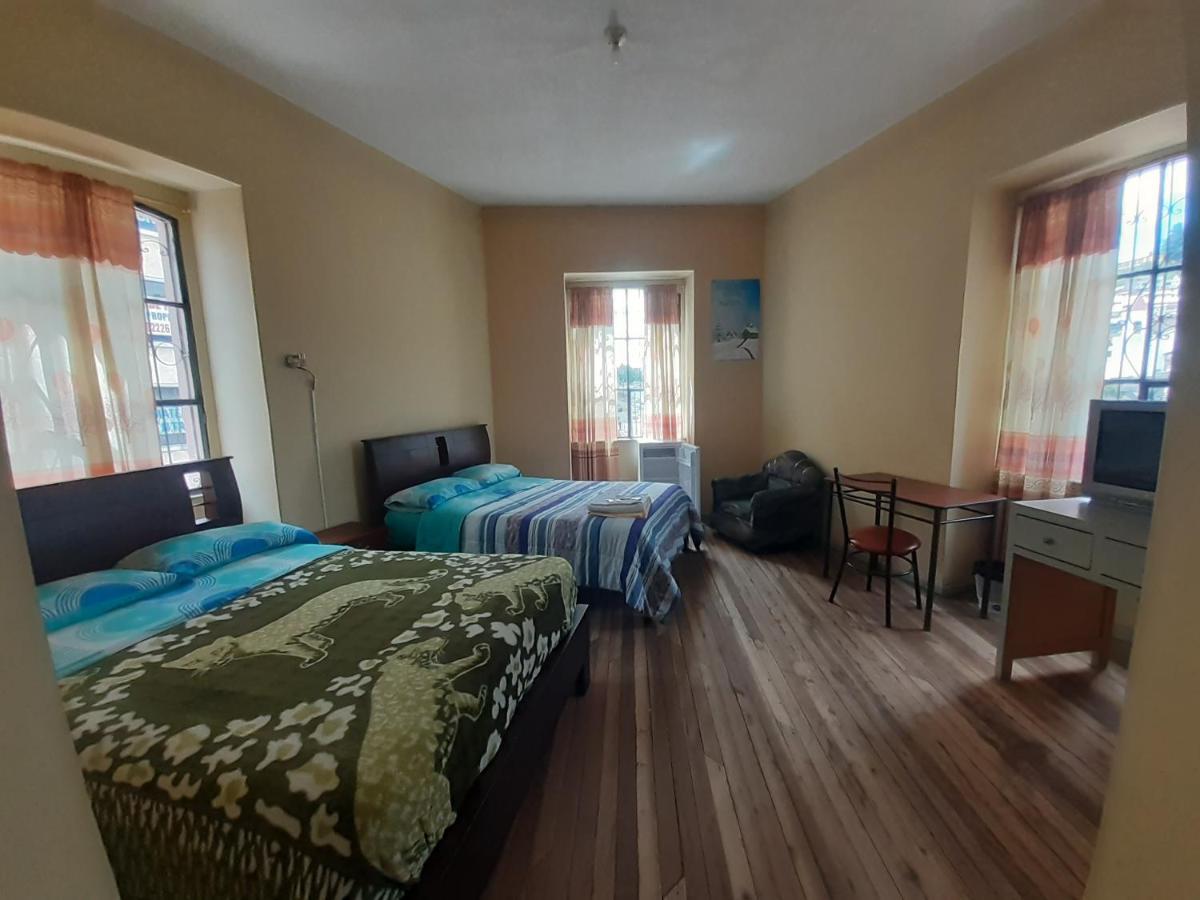Hostal Mediodia Кіто Екстер'єр фото